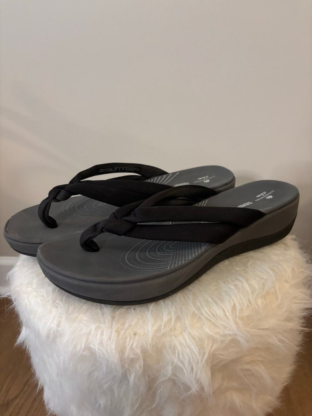 Clarks Cloudsteppers Arla Kaylie women's thong sandals size 9.5